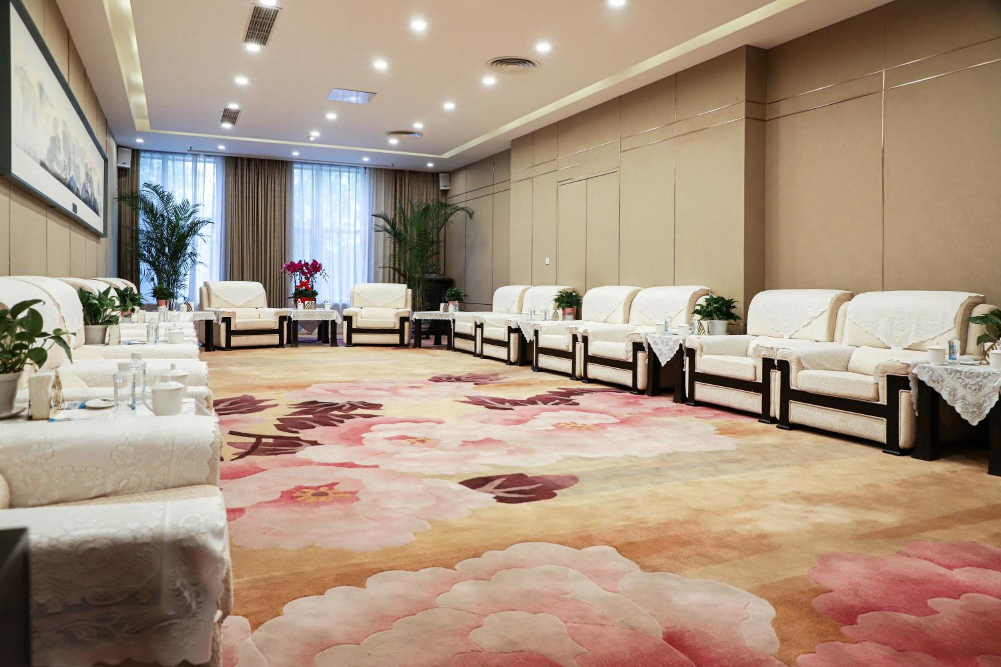 Beijing Feitian Hotel Экстерьер фото