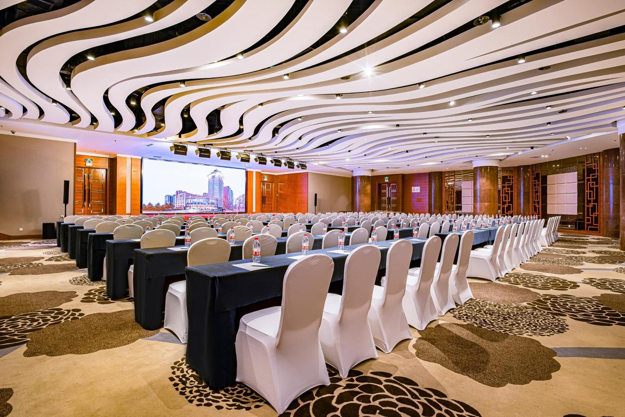 Beijing Feitian Hotel Экстерьер фото